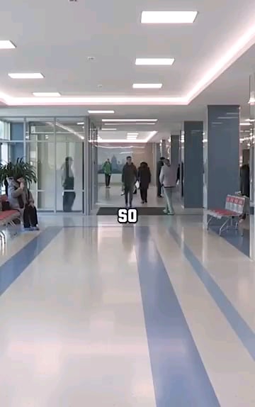 Open airport hallway so