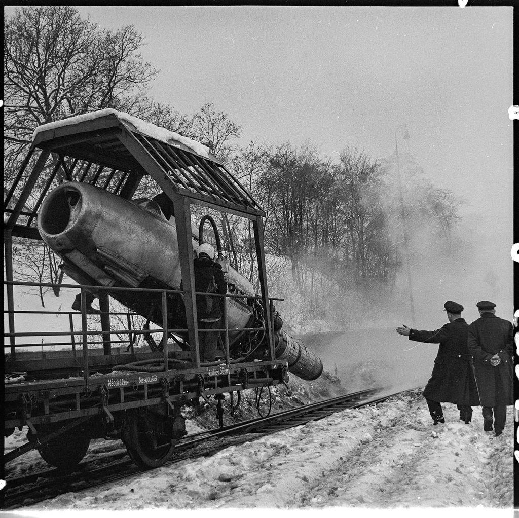 Open mig engine snow clearing