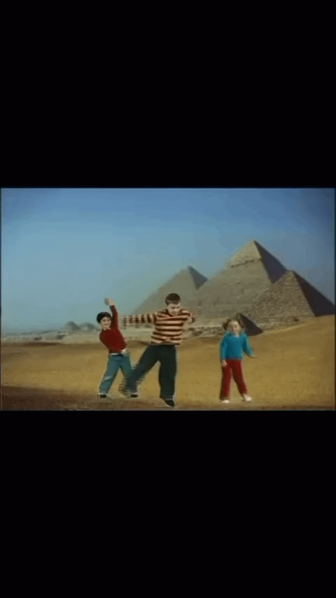 Open pyramids kids reacting