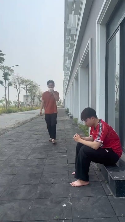 Open street scene moments