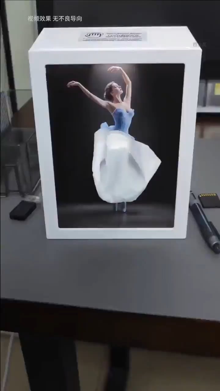 Open tissue holder display